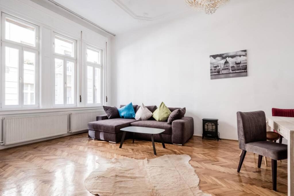 Oktober 6/8 Apartment Budapest Eksteriør bilde