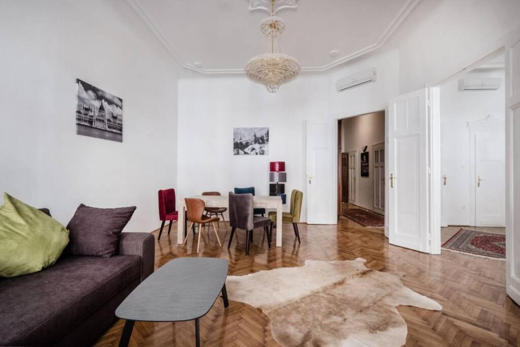 Oktober 6/8 Apartment Budapest Eksteriør bilde