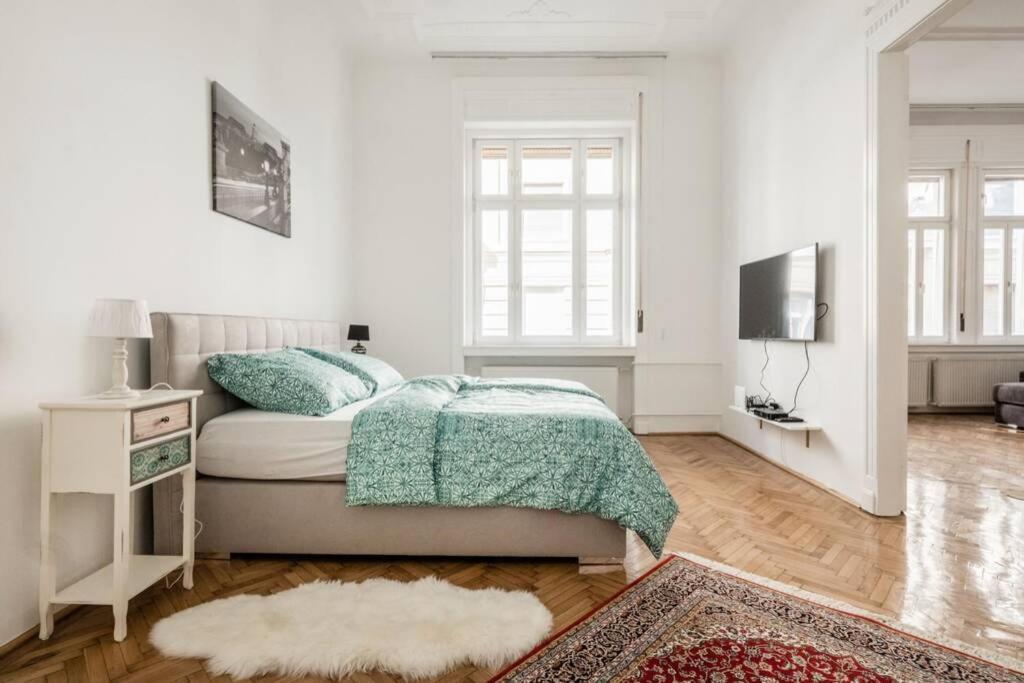 Oktober 6/8 Apartment Budapest Eksteriør bilde